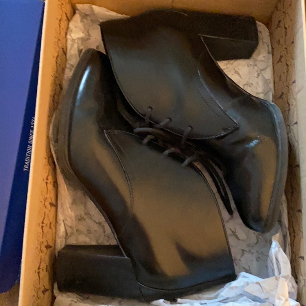 Clarks black leather Kadri Alexa bootie